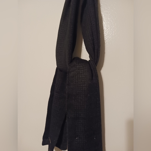 NWT! Men's Scarf (Ryan Seacrest) - Picture 3 of 10